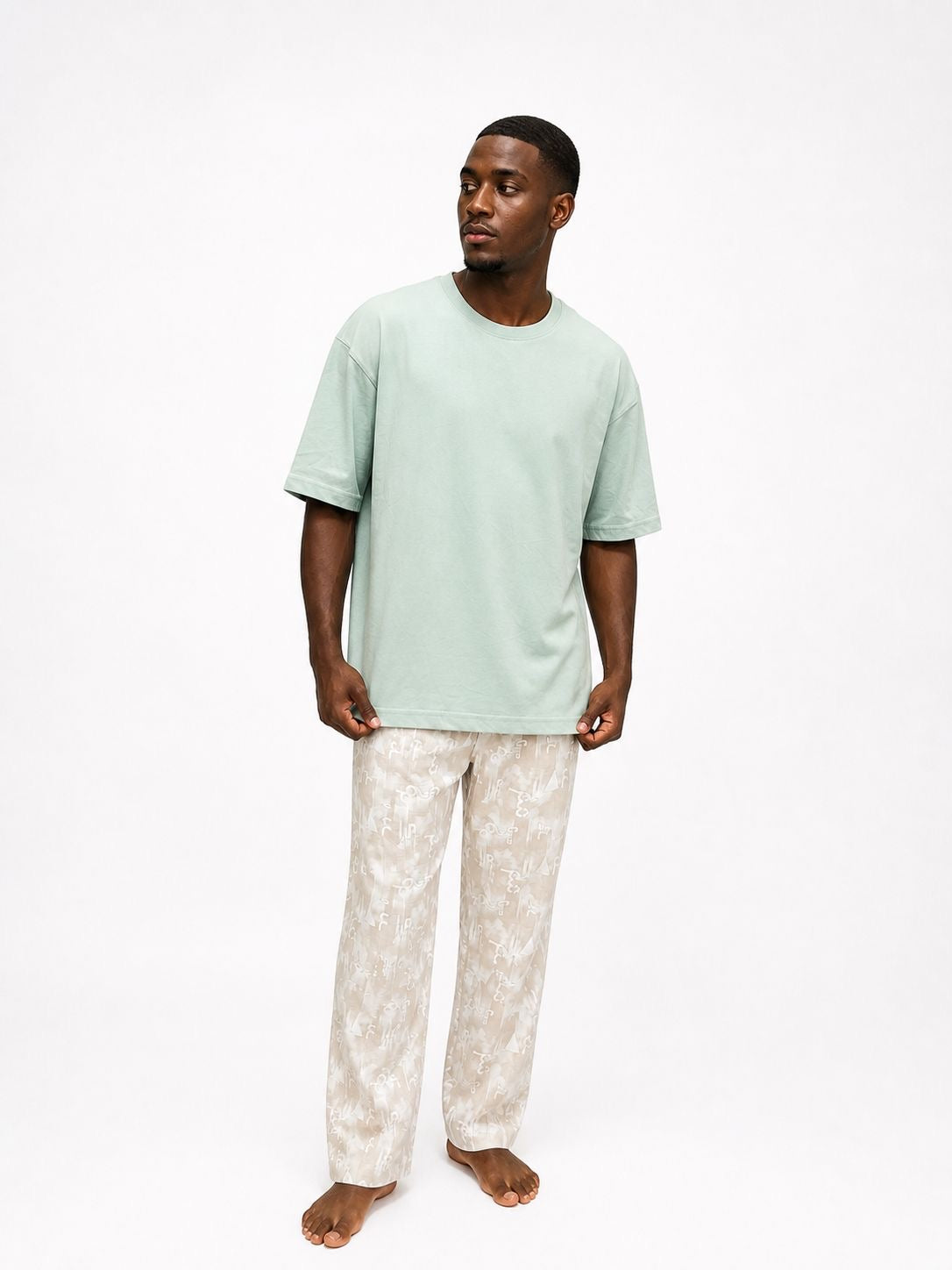 OVERSIZED GRAPHIC T- SHIRT