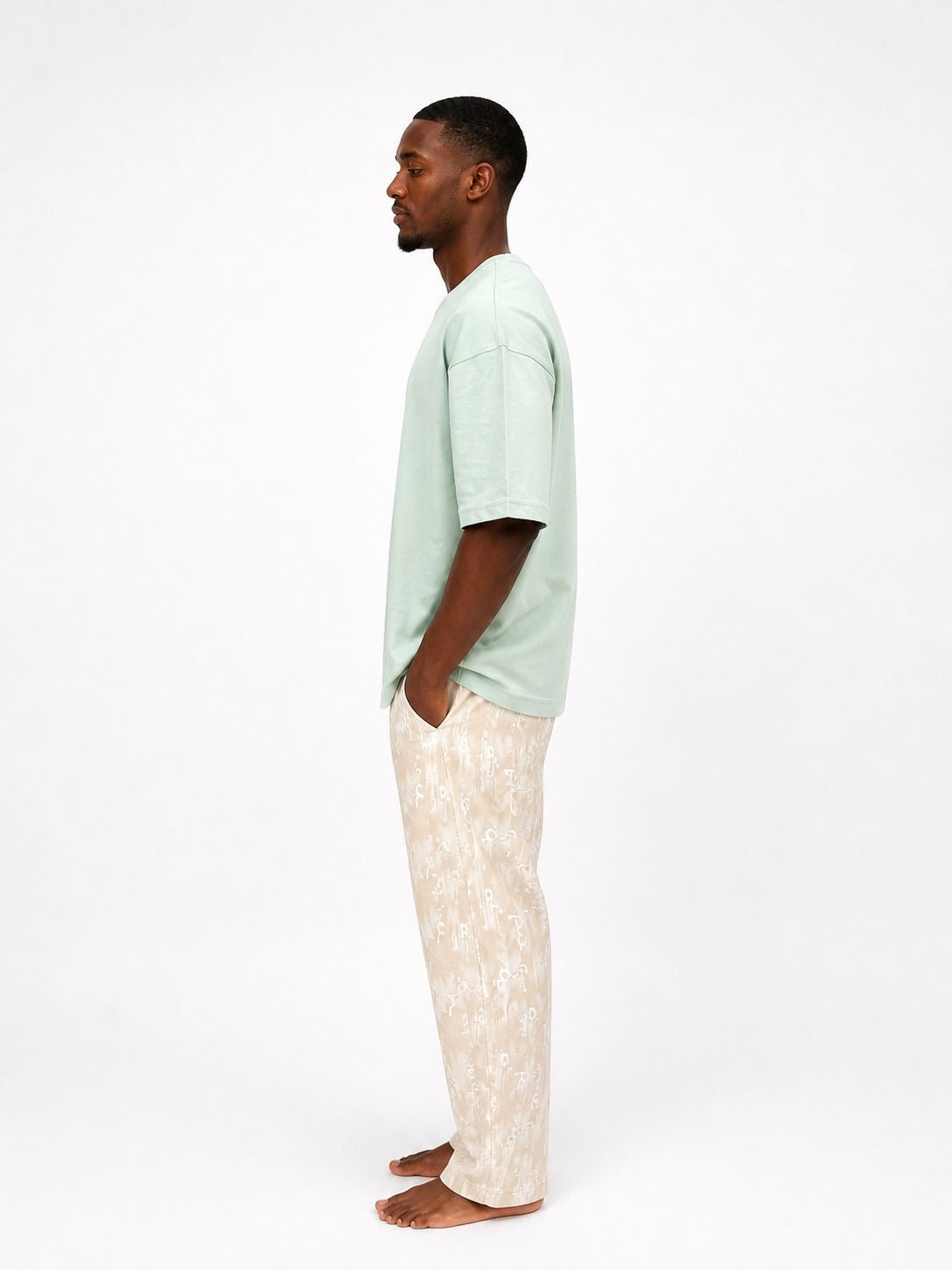 OVERSIZED GRAPHIC T- SHIRT